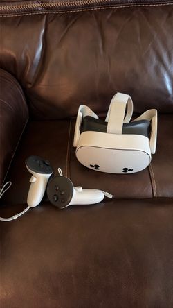 Meta Quest 2 VR Headset with Controllers and Batman bundle