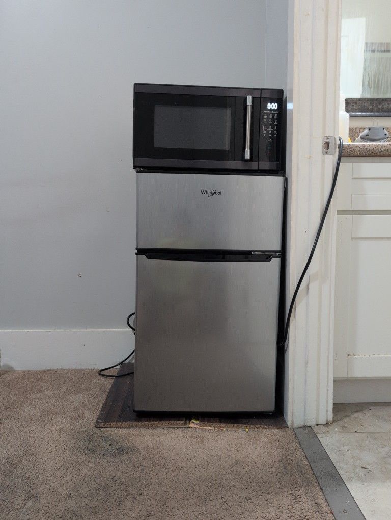 Whirlpool Mini Fringe And Hamilton Microwave