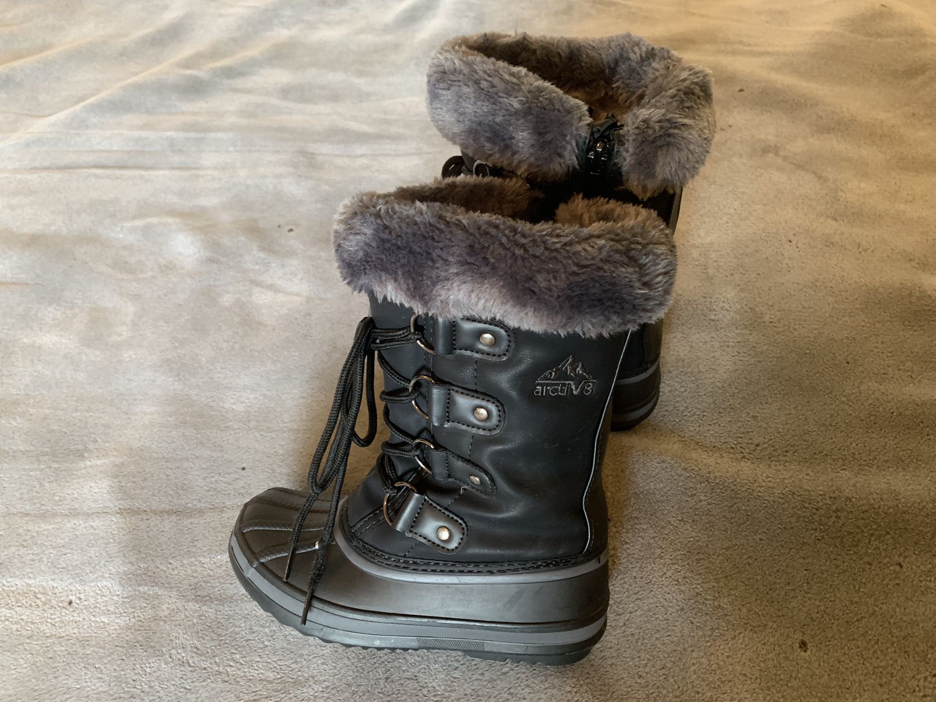 Kids Snow Boots US Size 1/EU 32 Black