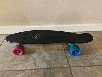 MAUI and Sons kids Scateboard 22”