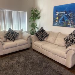 *Like New * Ashley Furniture 2pc Off-white Couch & Love Seat ( Free Delivery )