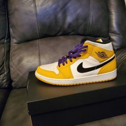 Air jordan 1 mid Lakes