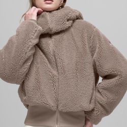 New Alo Yoga Foxy Sherpa Jacket Chai Latte Womens Size XS  BESTSELLER $230 !!