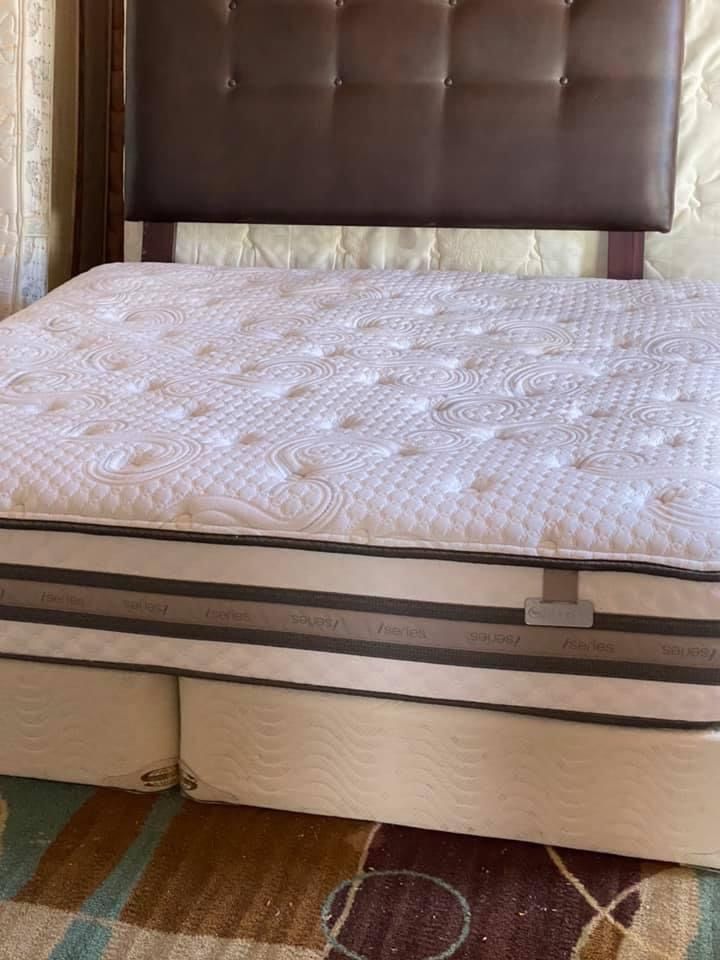 USED KING SIZE SERTA MATTRESS WITH BOX SPRINGS DELIVERY AVAILABLE