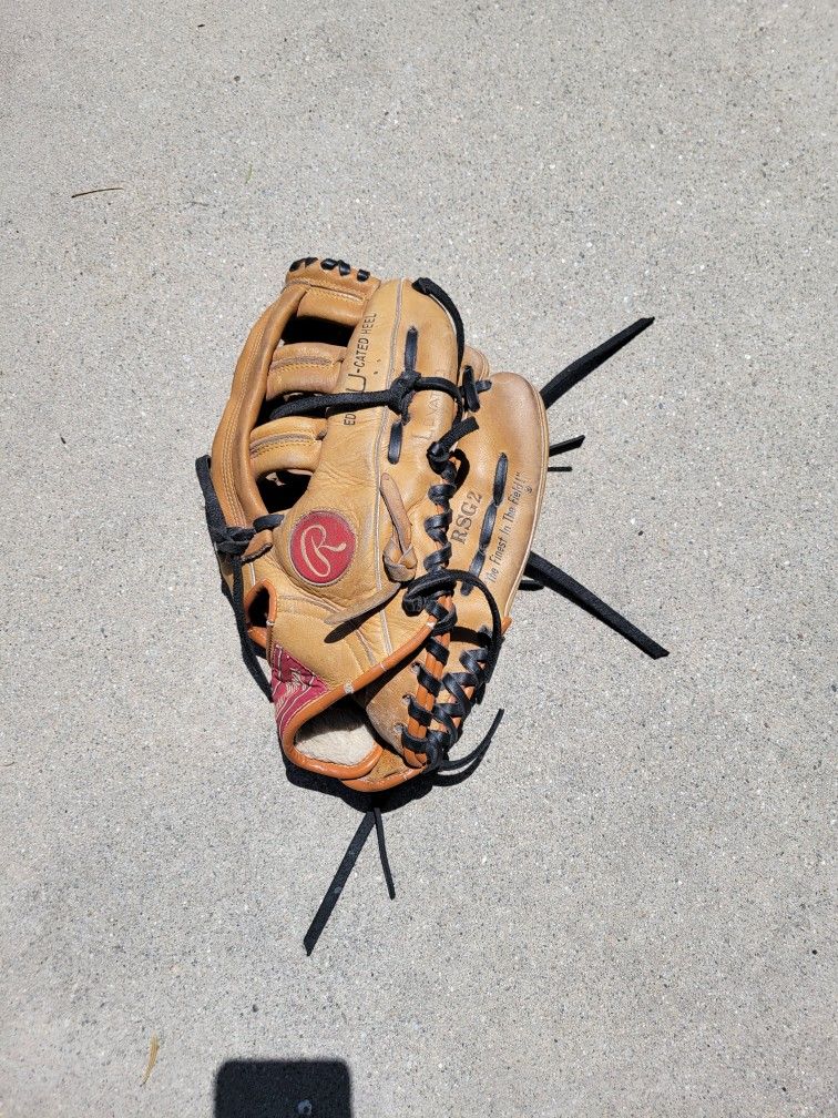 Rawlings Baseball Glove