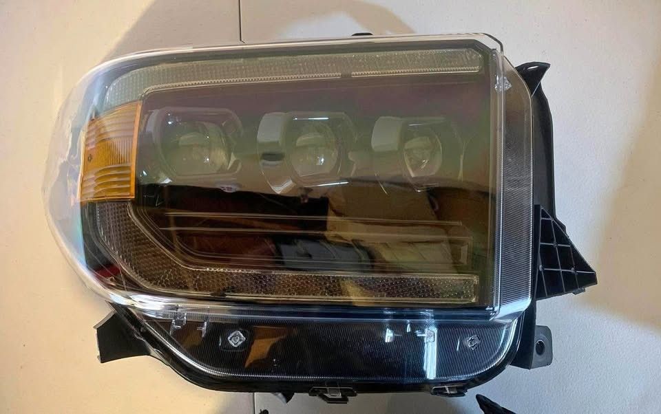 2017 Toyota Tundra Side Headlight Assembly