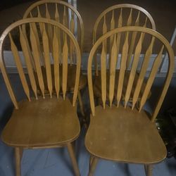 Cuatro Sillas En Perfectas Condiciones 