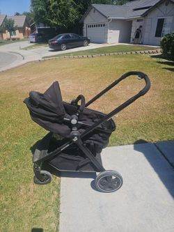 Maxi-Cosi Zelia 5-in-1 Modular Travel System in Night Black