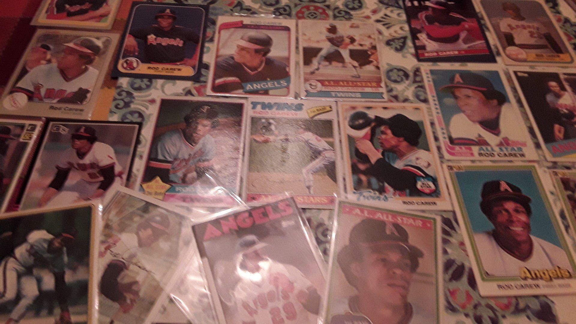 23 Rod Carew baseball cards 1976,77,78,79,80 then a bunch more CHEAP!!!!