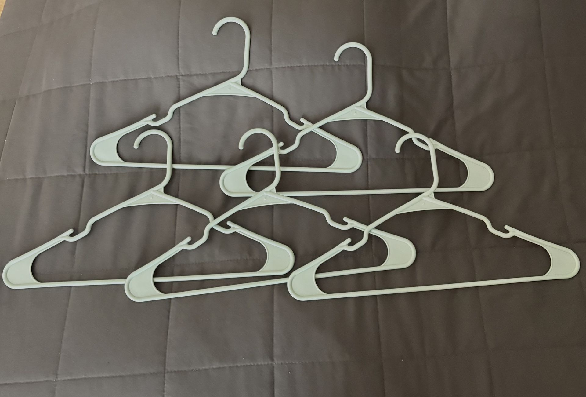 5pk Plastic Hangers Mint