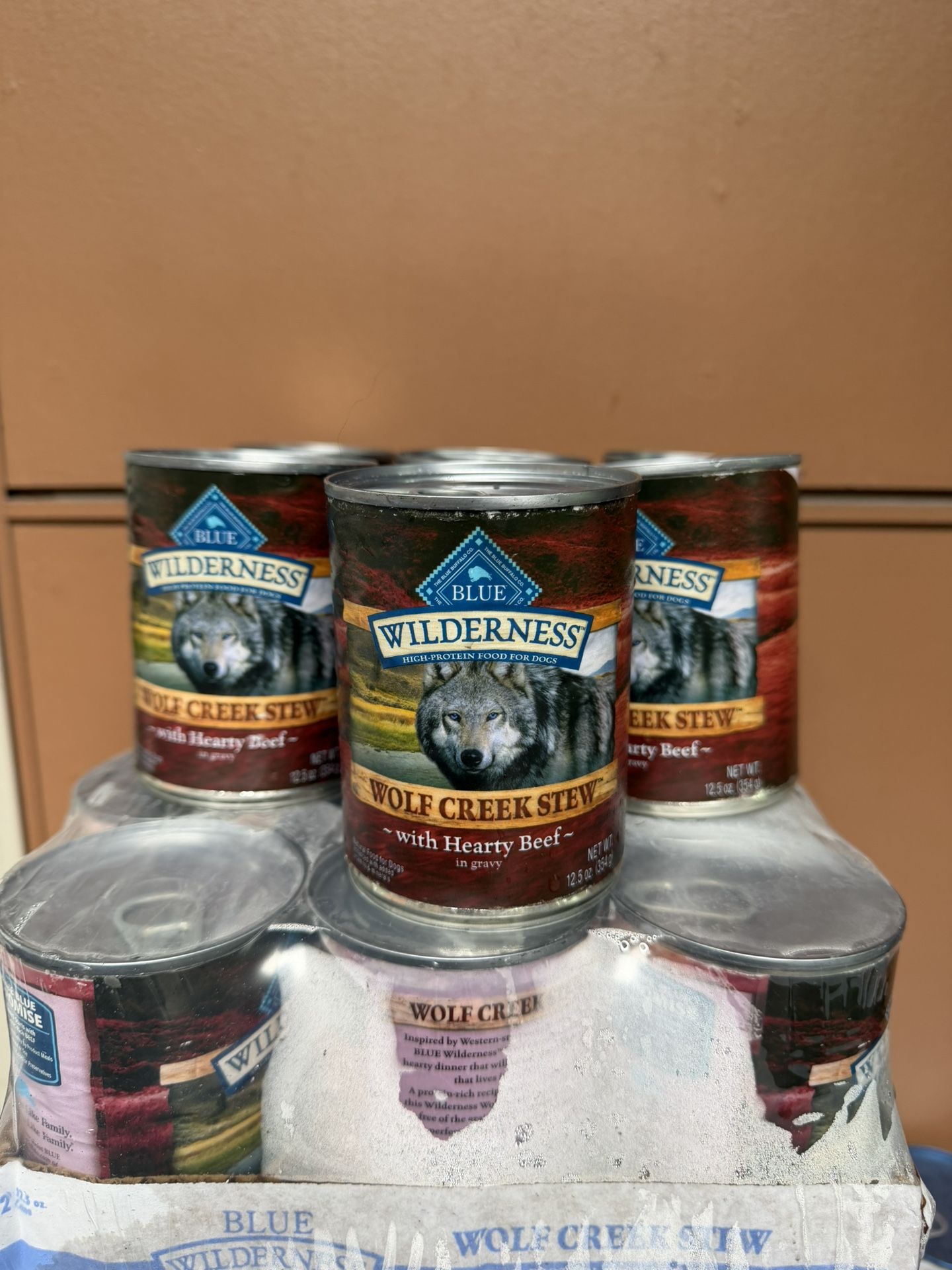 Blue Buffalo Wilderness Wolf Creek Stew High-Protein & Grain-Free Hearty Beef in Gravy Wet Dog Food,