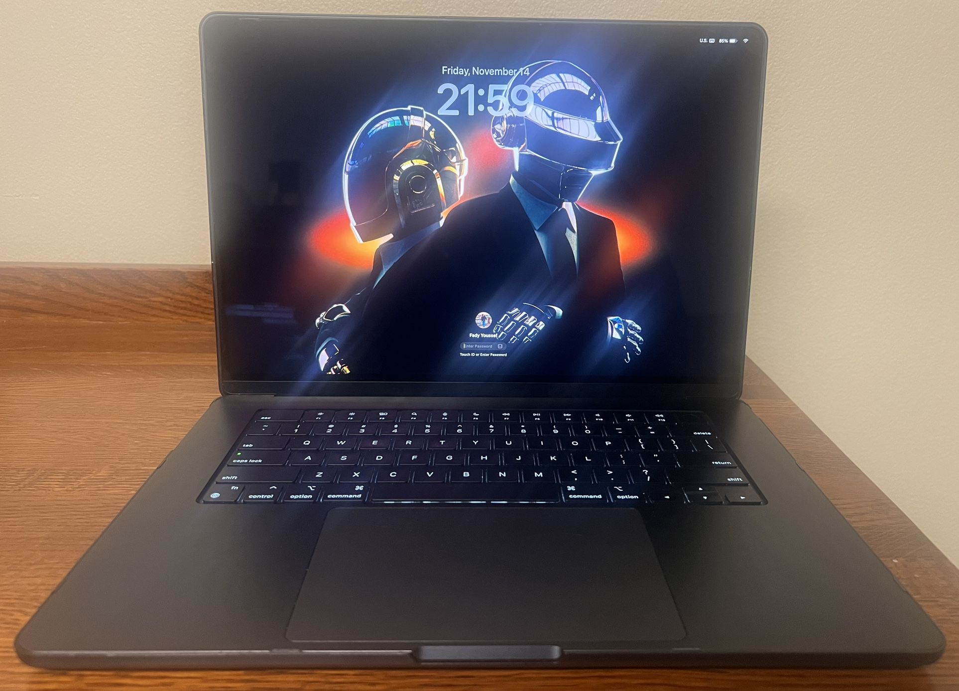 Apple MacBook Air 15.3" M2 Chip 8GB RAM 256GB SSD Midnight MQKW3LL/A 2023 Model