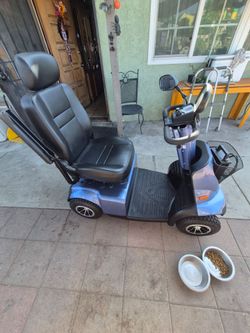 Electric mobility scooter