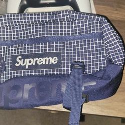 2024
Supreme Waist Bag 'Navy'