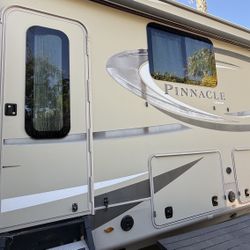 2020 Jayco Pinnacle 37MDQS
