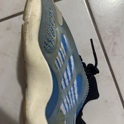 Yeezy 700 v3 Arzerth size 8