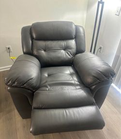 Gray Leather Recliner Couch – Clean & Like New – Pickup Manassas