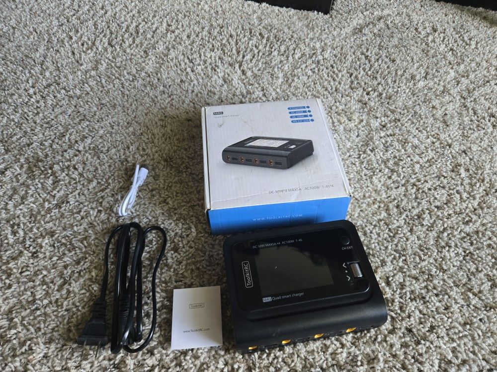 ToolkitRC M4Q 1-4S Battery Charger