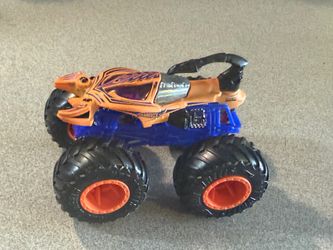 Hot Wheels Scorpedo Monster Truck 1/64,