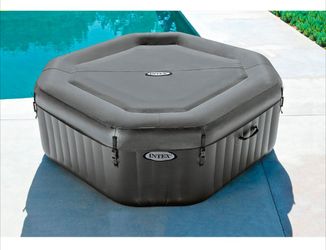 Hot tub inflatable w/ 4-6 person capacity