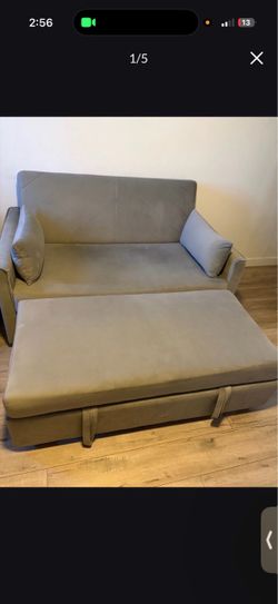 Pull out couch/bed