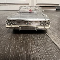 Diecast 1/24 Scale Jada Toys 1960 Chevy Impala Street Low RARE Silver Convertible