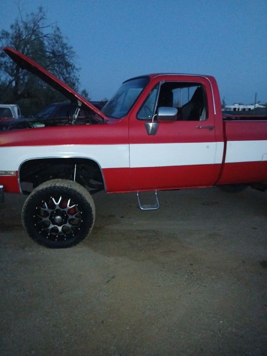 Square Body BBC Gmc Chevy Lifted