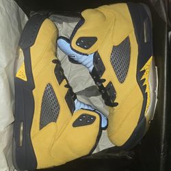 Air Jordan 5 Retro SE Michigan Yellow  Size 11.5 OG Box