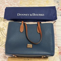 Dooney & Bourke Handbag 