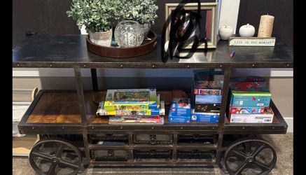 Bar cart / chest, table