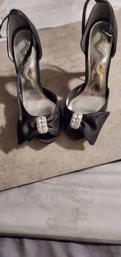 Black heels size 9
