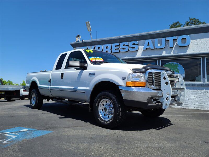 1999 Ford F-250 Super Duty XLT 4dr 4wWD LOW MILES