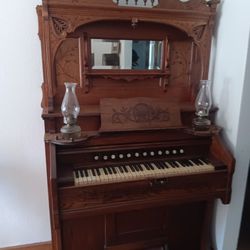 Antique  Reed Organ