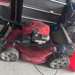 Toro 22in Recycler Self Propelled Mower w Smart Stow