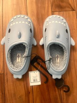 Shark Slides Size 7