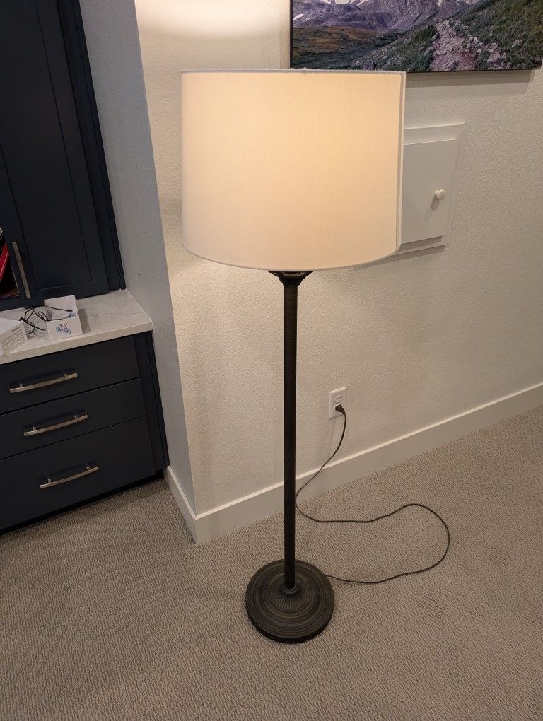 Floor lamp