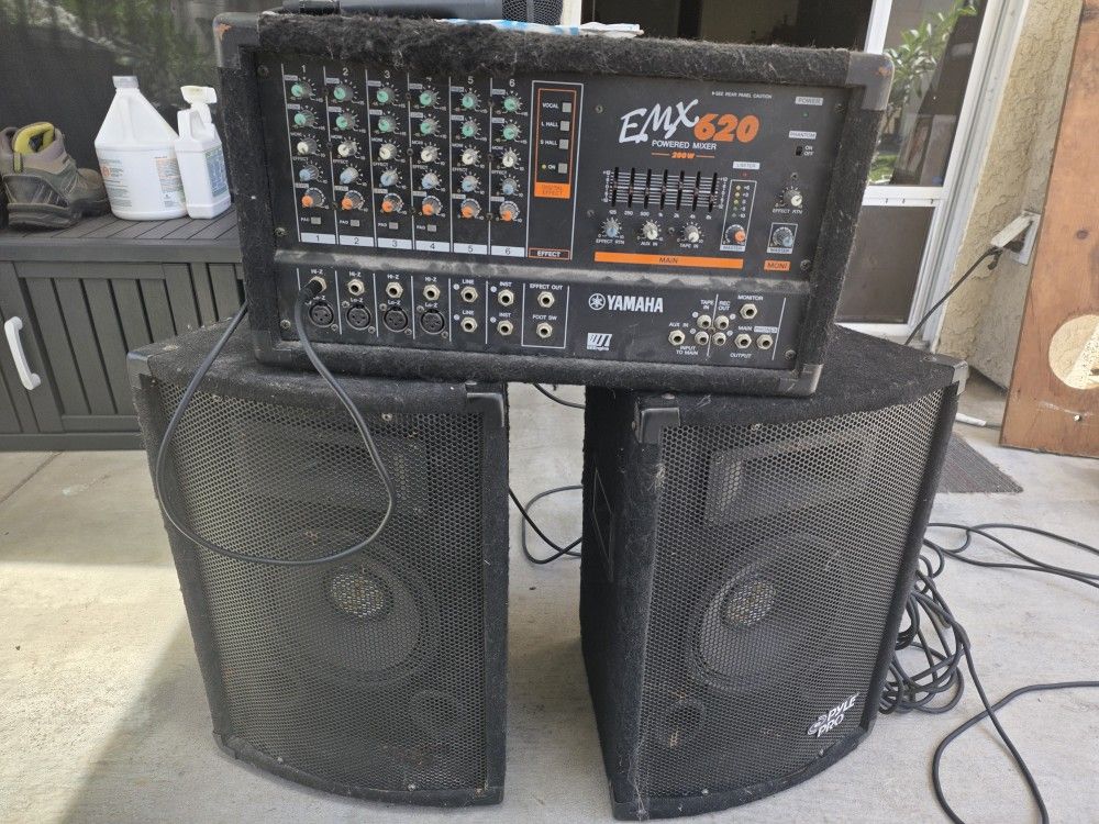 EMX620 Power Mixer 209W Yamaha, 2 Pyle Pro Speakers and Mic