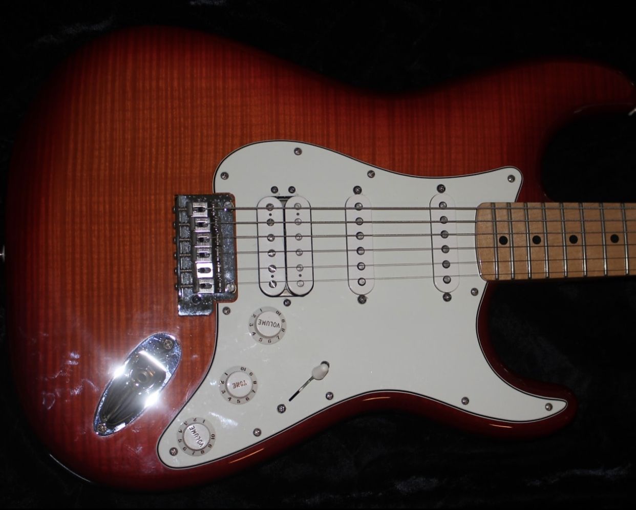 Fender Standard HSS Plus Top Stratocaster  Cherry Sunburst (Mexican Made)