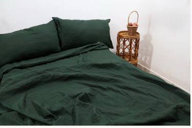 Cobertor tamaño california  verde oscuro. Es marca Calvin Klein