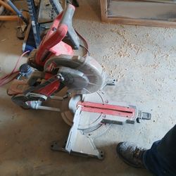 Milwaukee Beviel M18 Fuel.chop.saw
