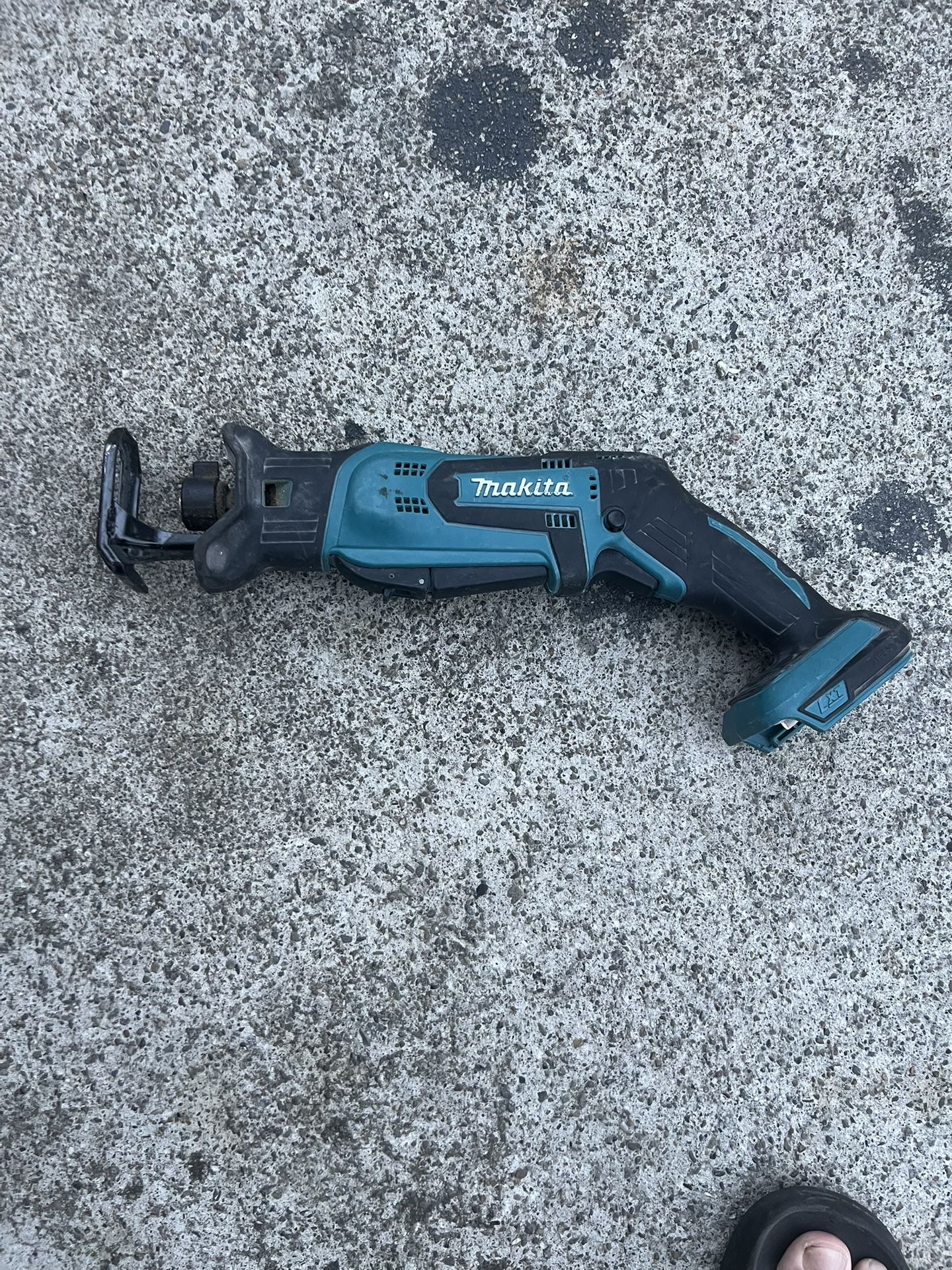Makita cordless reciprocating saw