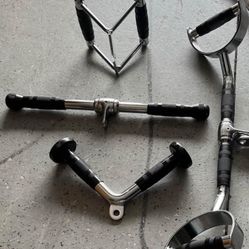 Set Attachments 4Different  BRAND NEW NEVER USED ALL FOR 100$