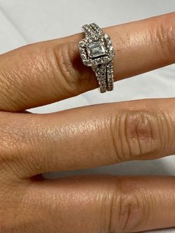 Diamond Ring with 39 diamonds. 14 Karat gold