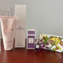 Coach 4-piece gift set perfumed hand cream, spray, mini bottle and coin wallet  New