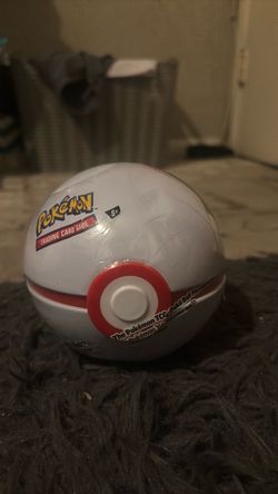 Pokeball tin
