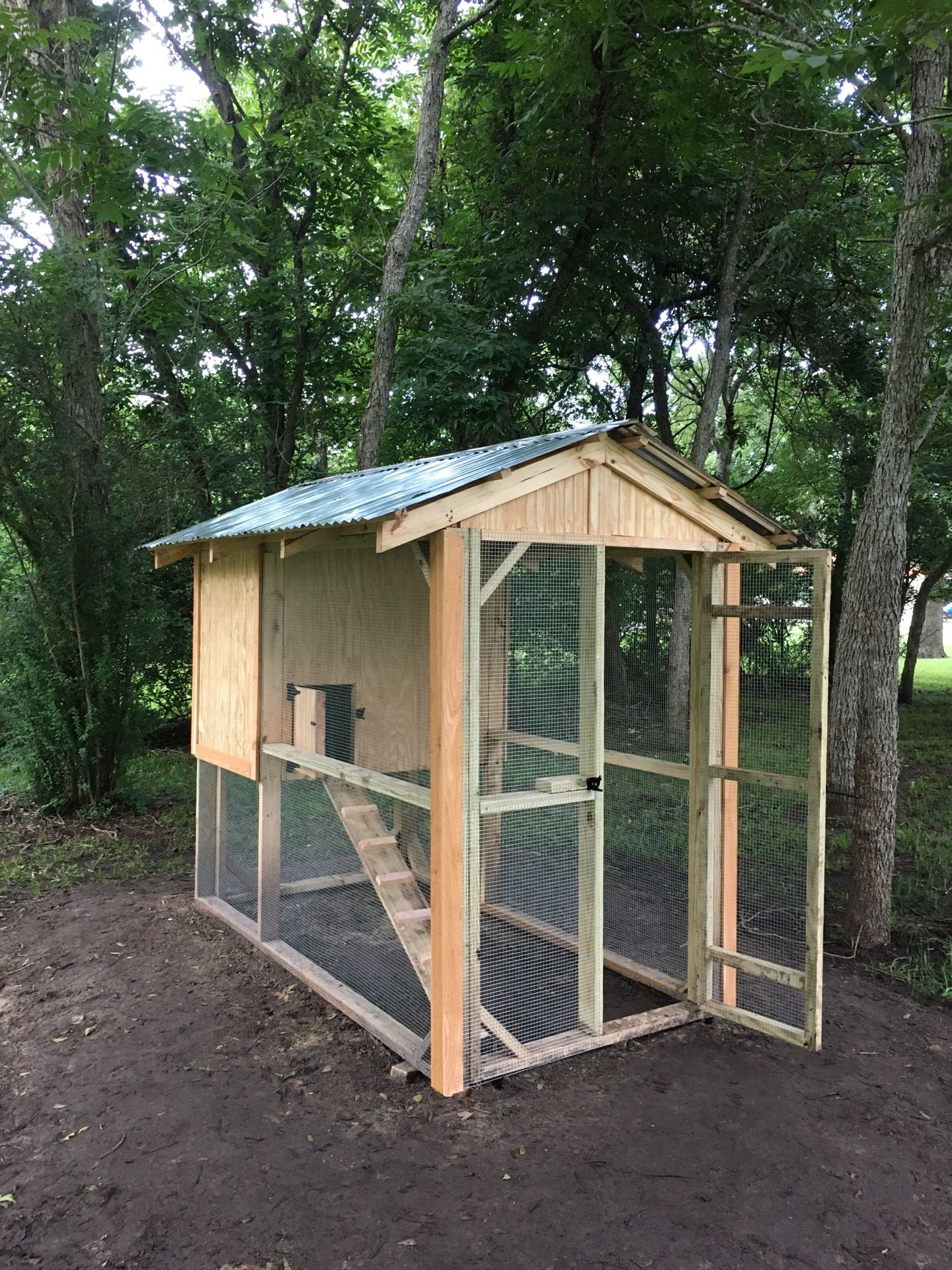 Chicken Coop (perfect For Small Yards )