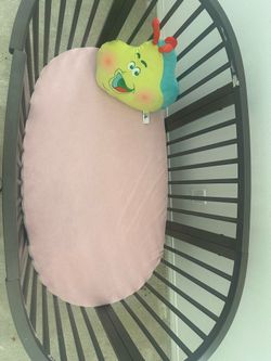 Stokke Sleepi Oval Convertible Crib – Like New 🤍