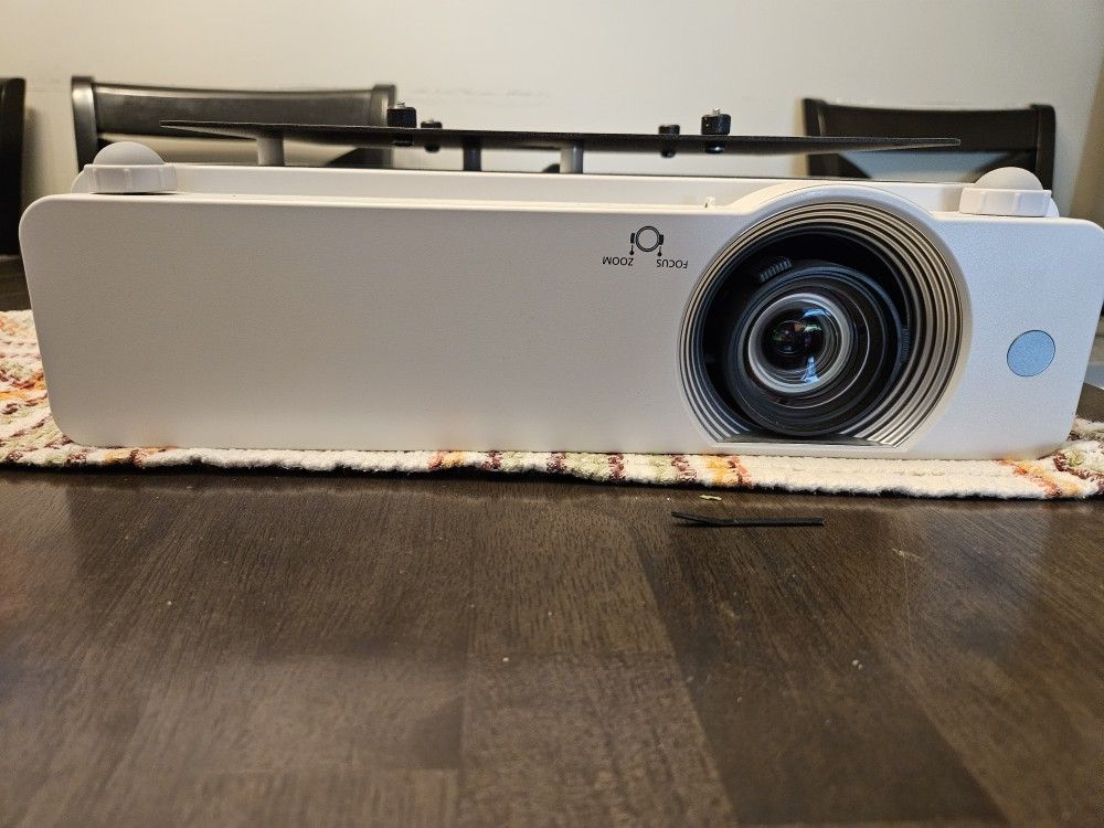 Panasonic VW430 Projector