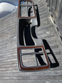 Part Cadillac Escalade bezel 99-2002 like new good condition nothing wrong 120