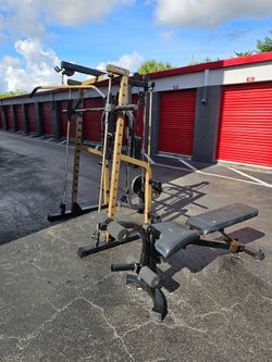 Smith Machine+Bench+45².35².25². 
Homestead 33033. Delivery for extra

Butterfly System doesn't working 

Versatile Smith machine with an integrated c
